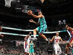 包含赛地聚焦——欧冠今夜热度飙升；夏洛特黄蜂强势反弹；质疑声仍在；控场能力受关注的词条