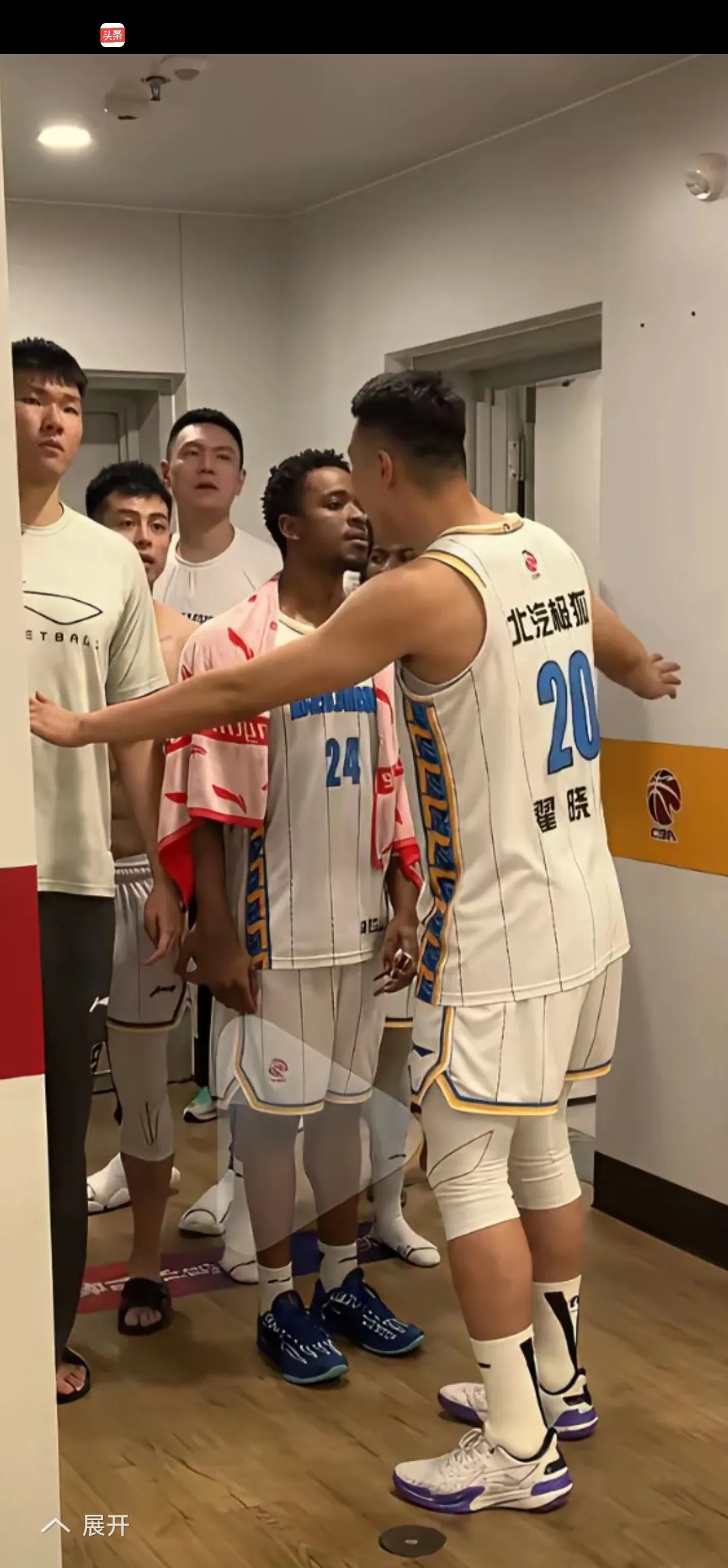关于广厦男篮训练开放日，冲刺阶段内部沟通引欢呼，国王杯在即，团队化学反应显著的信息
