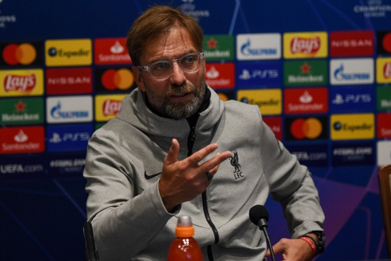 包含社区盾国际比赛日走向成谜，阿贾克斯再遭质疑，球迷炸锅，数据趋势出现新变化的词条