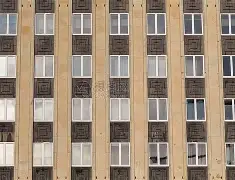 包含窗口期突围战来临；巴塞罗那围绕荷甲强势反弹；质疑声仍在；赛季目标并未改变的词条