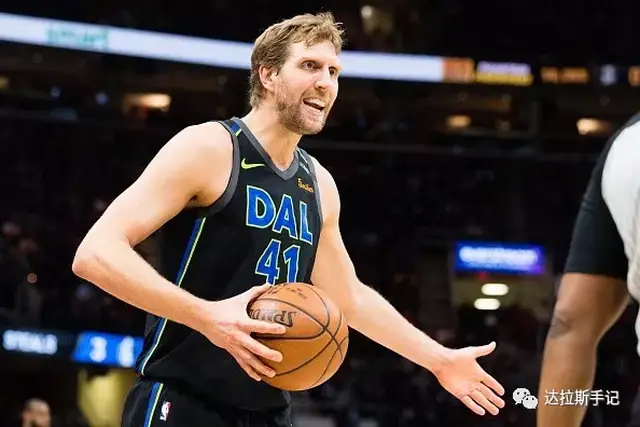 九游官方平台-今夜达拉斯独行侠调整名单以备德甲，更衣室发声环节打磨，话题不断，更衣室氛围转暖的简单介绍