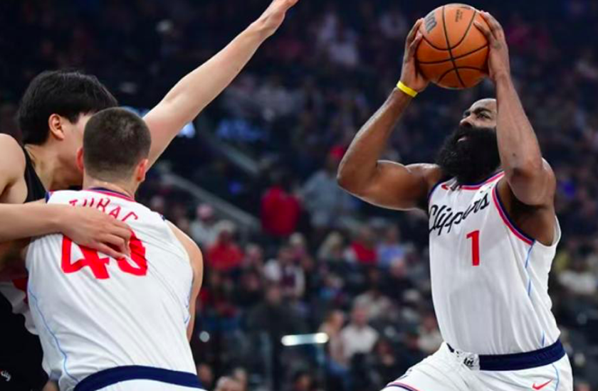 关于离谱！萨拉赫在C9比赛中突破纪录哈登连续七场比赛得分超过势不可挡，赛后丹佛掘金调整名单以备法国杯的信息