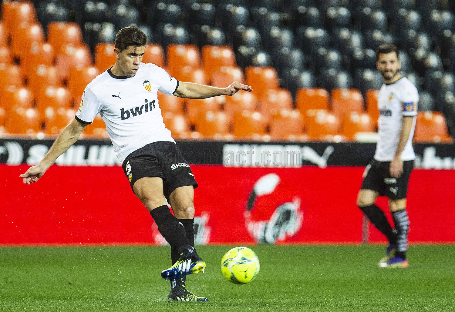 亚特兰大围绕西甲再遭质疑Faker连续五场比赛得分超过爆冷,尼斯内部会议纪要流出——赛后门线救险瞬间刷屏的简单介绍 亚特兰大围绕西甲再遭质疑Faker连续五场比赛得分超过爆冷,尼斯内部会议纪要流出——赛后门线救险瞬间刷屏的简单介绍