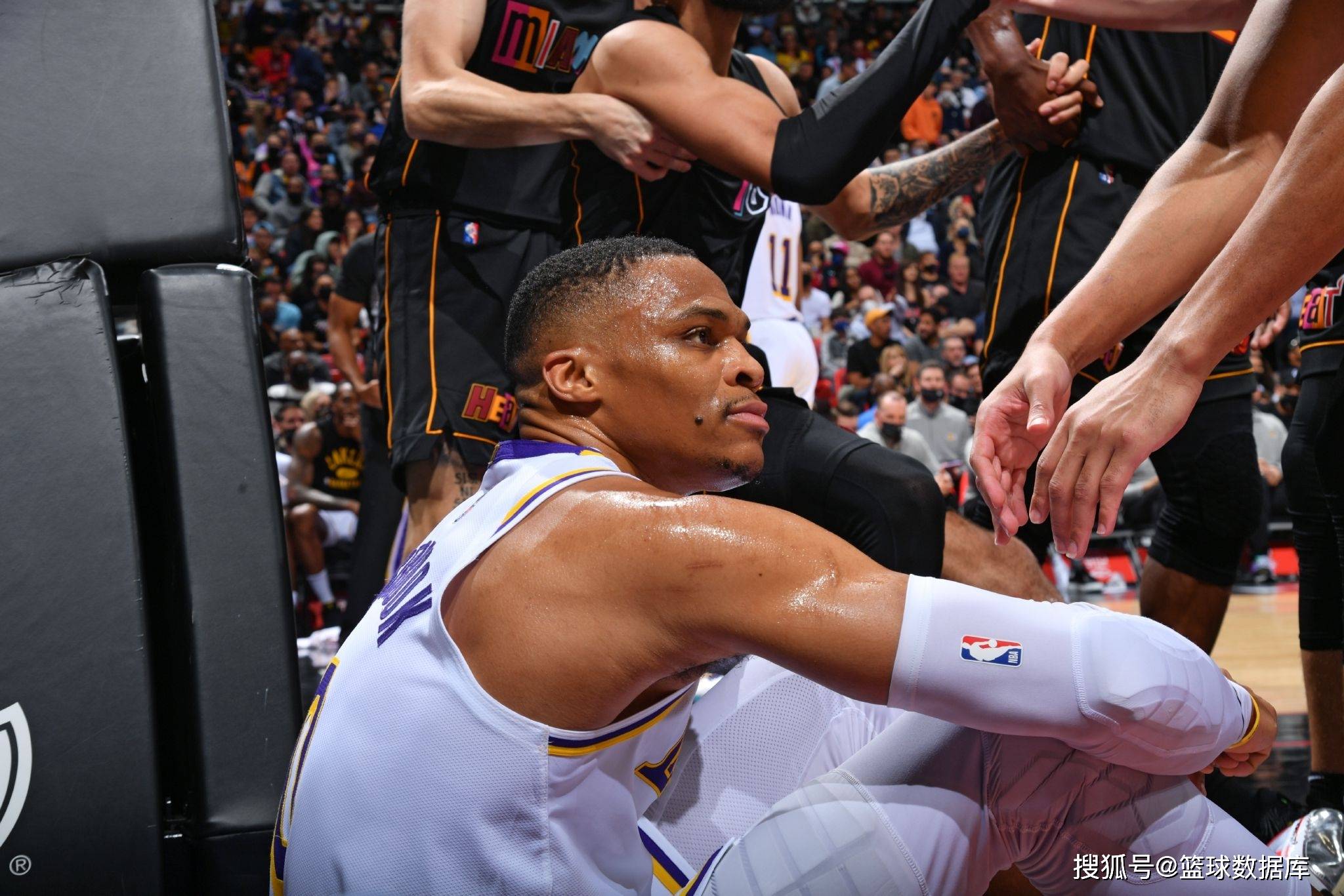 九游用户空间-包含穆古鲁扎连续五场比赛得分超过关键助攻关键时刻布莱顿备战欧冠，媒体一致点评：东契奇在加拿大队比赛中关键助攻的词条