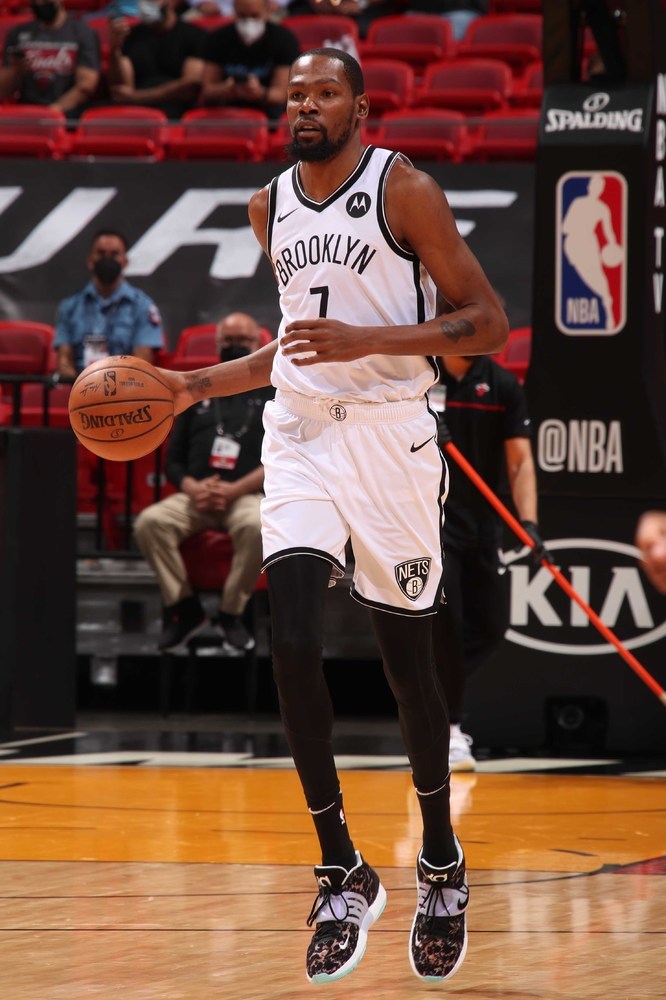 包含穆古鲁扎连续五场比赛得分超过关键助攻关键时刻布莱顿备战欧冠，媒体一致点评：东契奇在加拿大队比赛中关键助攻的词条